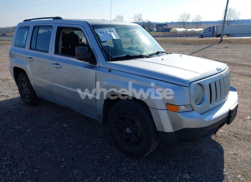 2010 Jeep Patriot SPORT (VIN 1J4NF2GB2AD672623) main photo