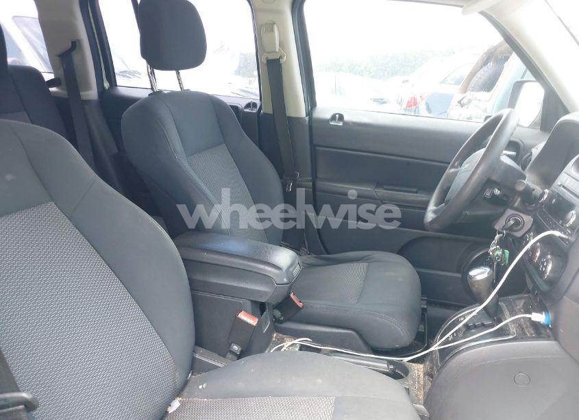 Photo 5 of 2010 Jeep Patriot SPORT (VIN 1J4NF2GB6AD634389)