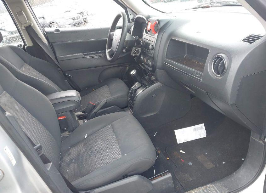 Photo 5 of 2010 Jeep Patriot SPORT (VIN 1J4NF2GB9AD537588)