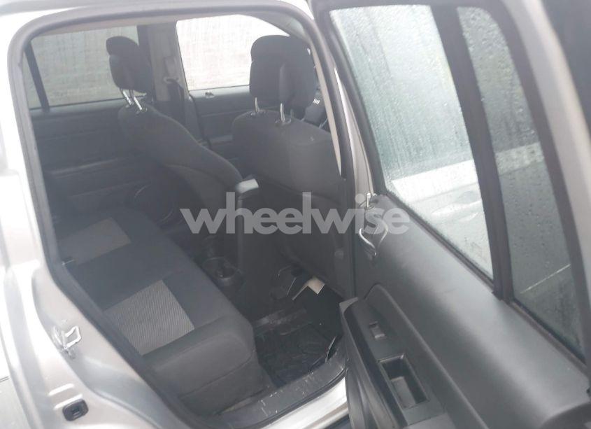 Photo 8 of 2010 Jeep Compass SPORT (VIN 1J4NF4FB2AD644110)