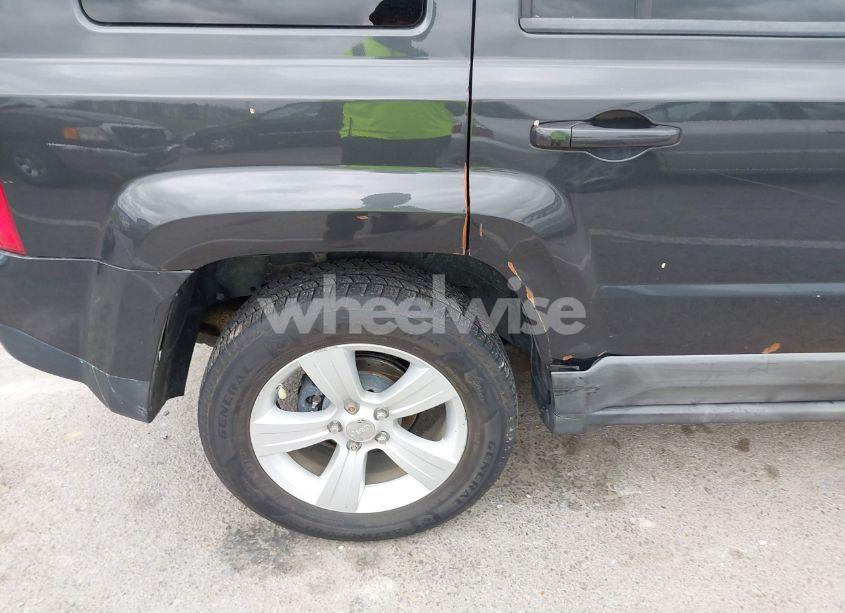 Photo 6 of 2011 Jeep Patriot LATITUDE X (VIN 1J4NF4GB2BD115286)