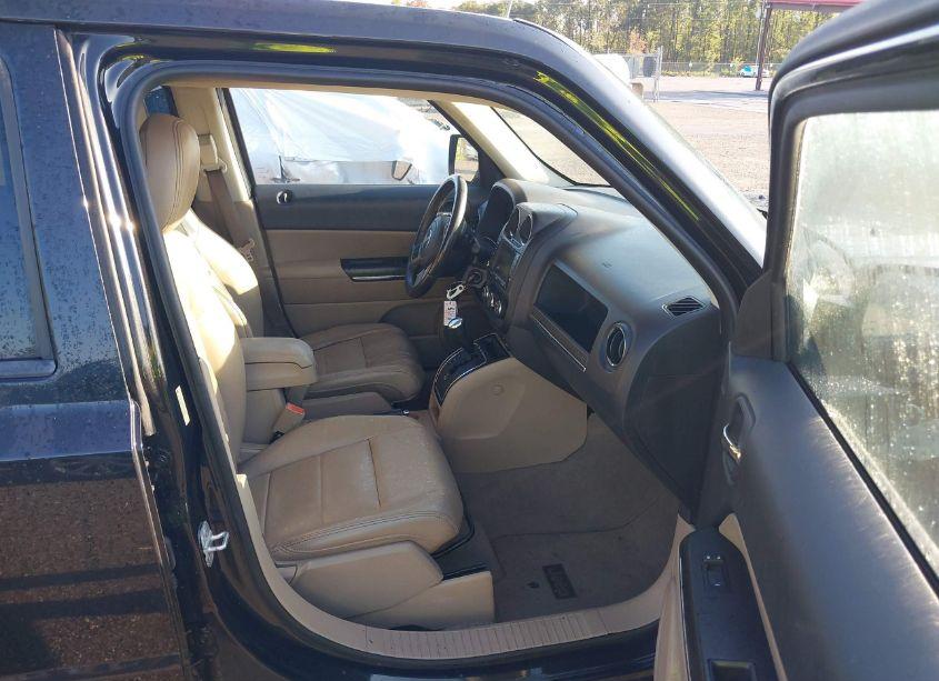 Photo 5 of 2011 Jeep Patriot LATITUDE X (VIN 1J4NF4GB2BD212956)