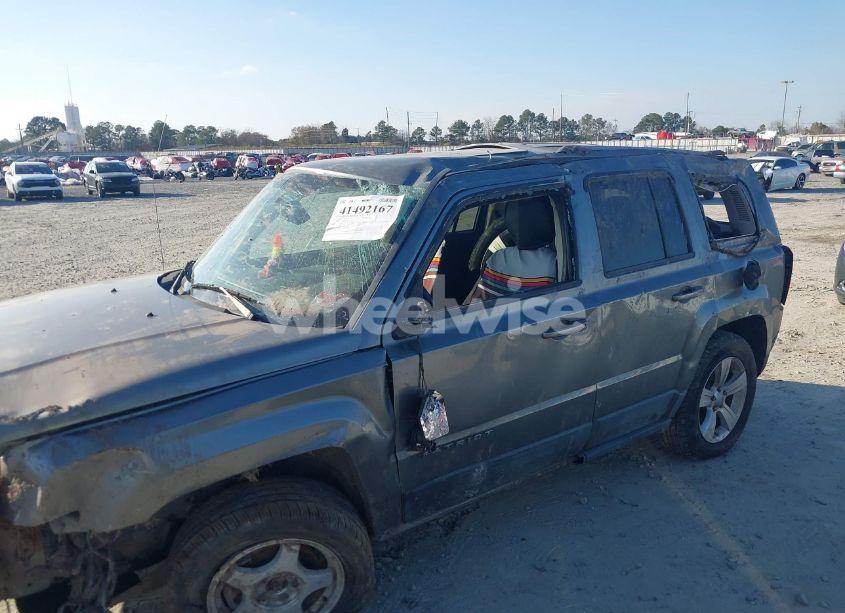 Photo 6 of 2011 Jeep Patriot LATITUDE X (VIN 1J4NF4GB7BD278886)