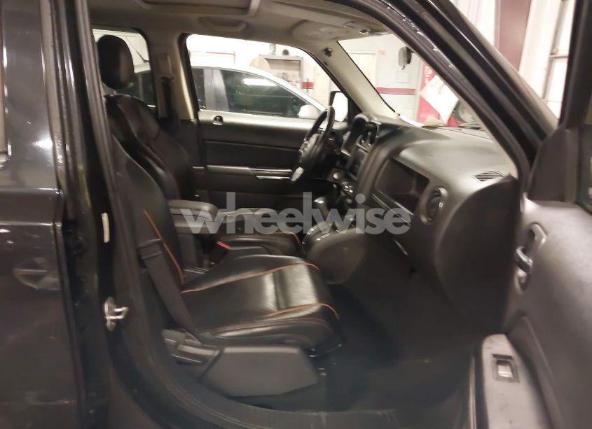 Photo 5 of 2011 Jeep Patriot LATITUDE X (VIN 1J4NF4GBXBD165272)