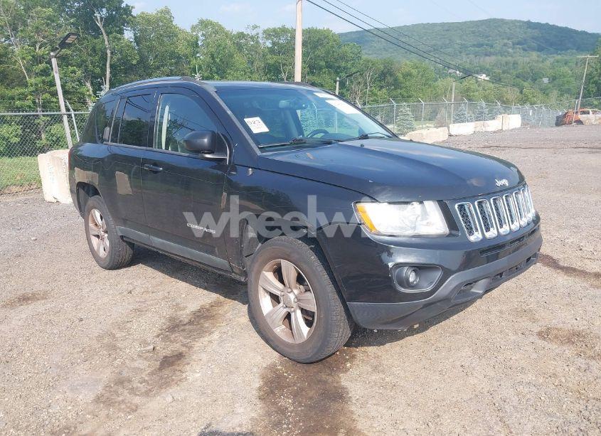 2011 Jeep Compass LIMITED (VIN 1J4NF5FBXBD225672) main photo