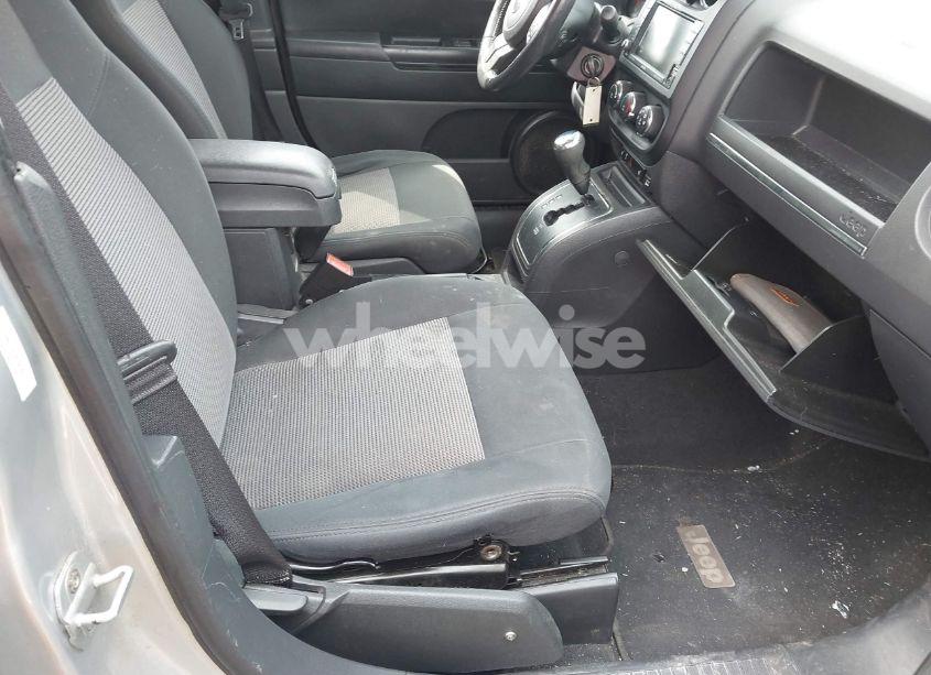 Photo 5 of 2011 Jeep Compass (VIN 1J4NT1FA1BD241493)