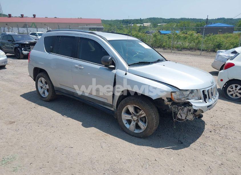 2011 Jeep Compass (VIN 1J4NT1FA2BD171048) main photo