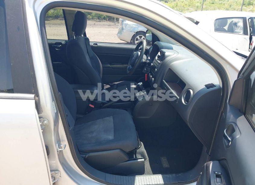 Photo 5 of 2011 Jeep Compass (VIN 1J4NT1FA2BD171048)