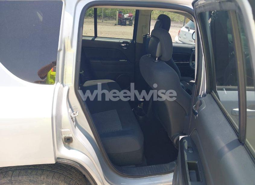 Photo 8 of 2011 Jeep Compass (VIN 1J4NT1FA2BD171048)