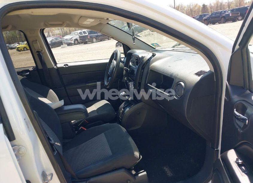 Photo 5 of 2011 Jeep Compass (VIN 1J4NT1FA2BD240921)