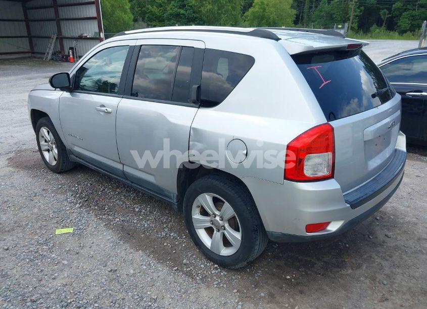 Photo 3 of 2011 Jeep Compass (VIN 1J4NT1FA2BD286331)