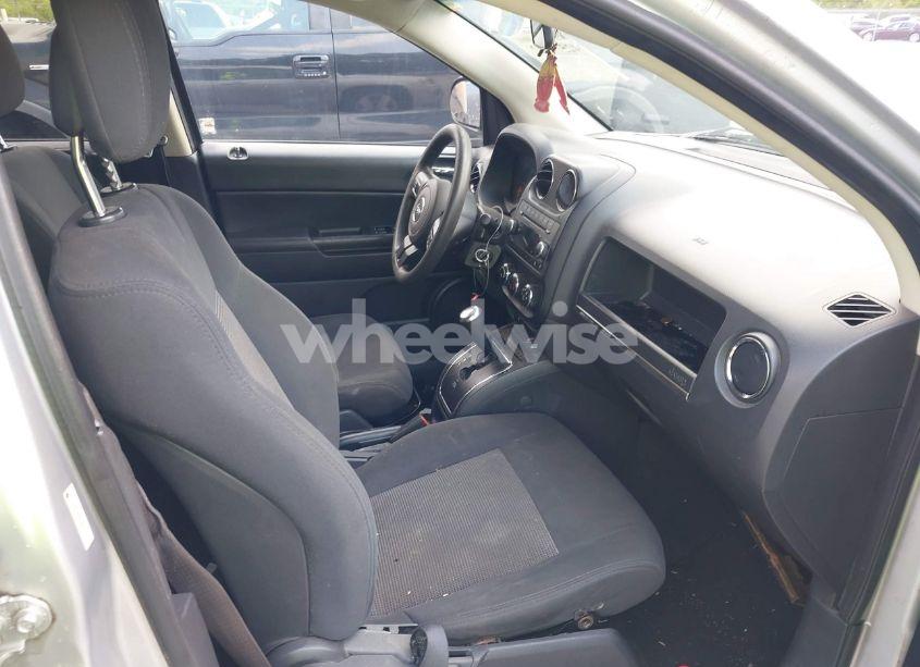 Photo 5 of 2011 Jeep Compass (VIN 1J4NT1FA2BD286331)