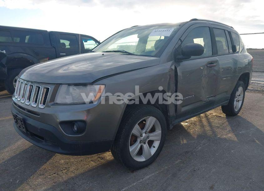 Photo 2 of 2011 Jeep Compass (VIN 1J4NT1FA3BD256531)