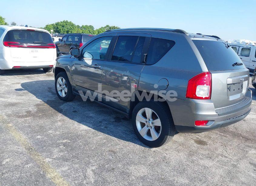 Photo 3 of 2011 Jeep Compass (VIN 1J4NT1FA4BD213994)