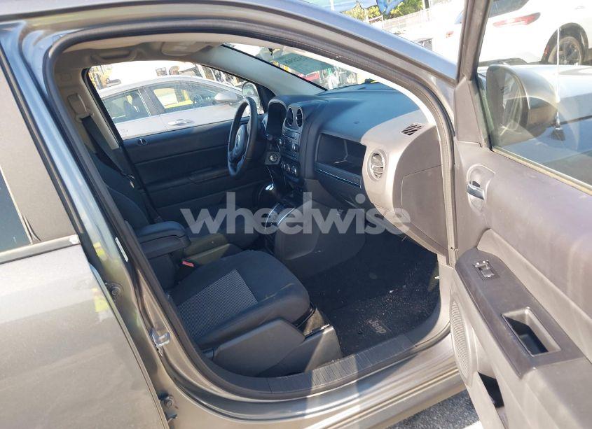 Photo 5 of 2011 Jeep Compass (VIN 1J4NT1FA4BD213994)