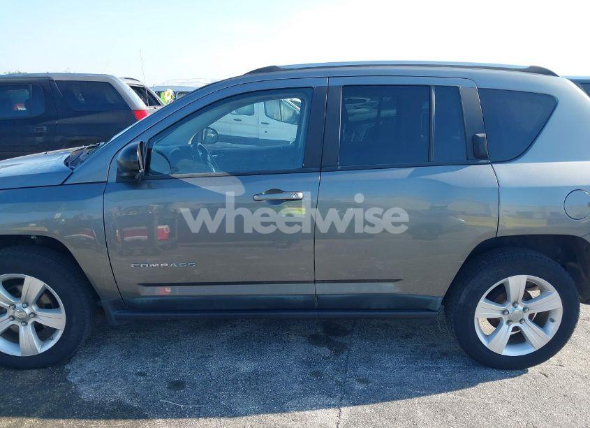 Photo 6 of 2011 Jeep Compass (VIN 1J4NT1FA4BD213994)