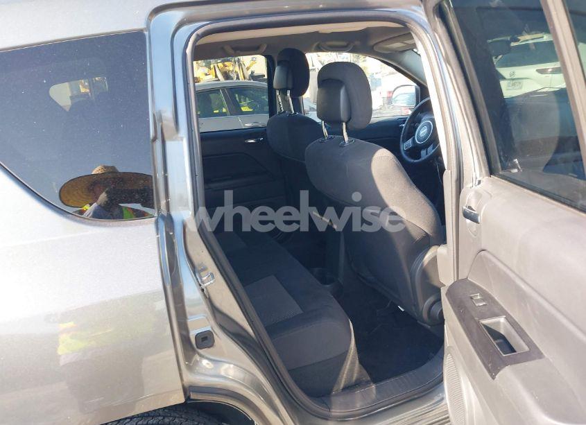 Photo 8 of 2011 Jeep Compass (VIN 1J4NT1FA4BD213994)