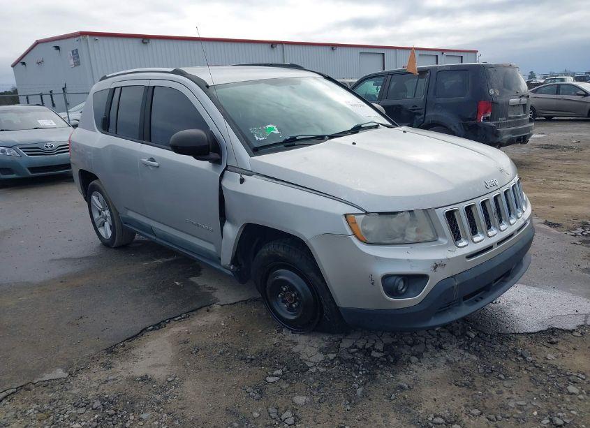 2011 Jeep Compass (VIN 1J4NT1FA4BD253573) main photo