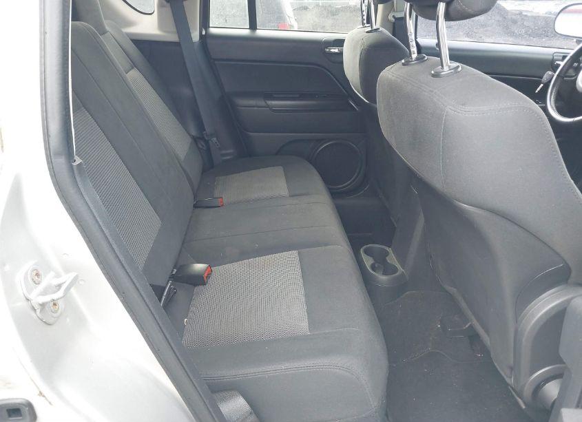 Photo 8 of 2011 Jeep Compass (VIN 1J4NT1FA4BD253573)