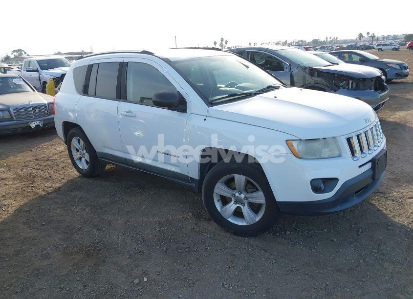2011 Jeep Compass (VIN 1J4NT1FA5BD289644) main photo