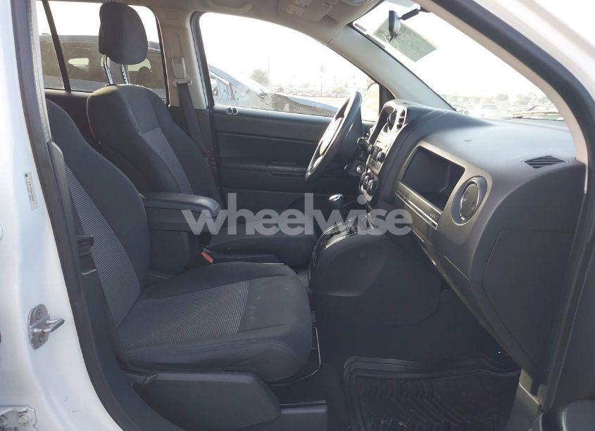 Photo 5 of 2011 Jeep Compass (VIN 1J4NT1FA5BD289644)