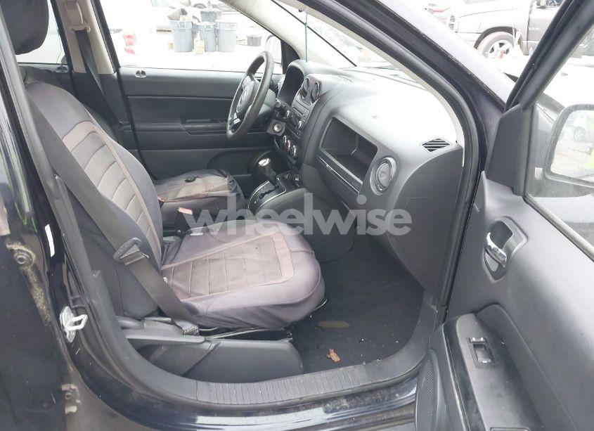 Photo 5 of 2011 Jeep Compass (VIN 1J4NT1FA7BD165634)