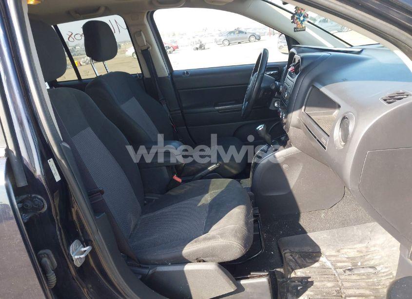 Photo 5 of 2011 Jeep Compass (VIN 1J4NT1FA7BD208658)