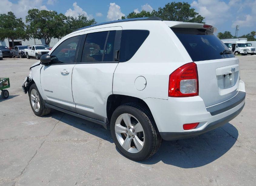 Photo 3 of 2011 Jeep Compass (VIN 1J4NT1FA8BD138975)