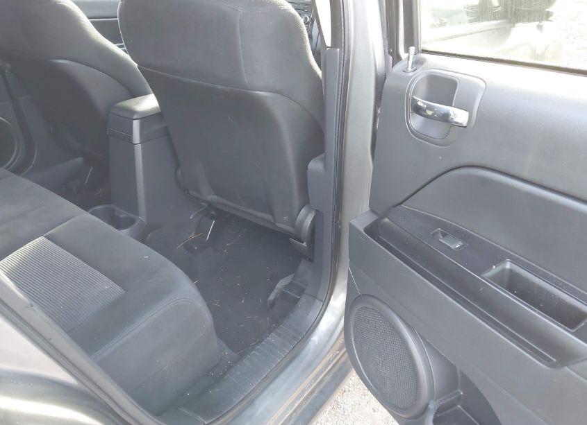 Photo 8 of 2011 Jeep Compass (VIN 1J4NT1FA9BD230886)