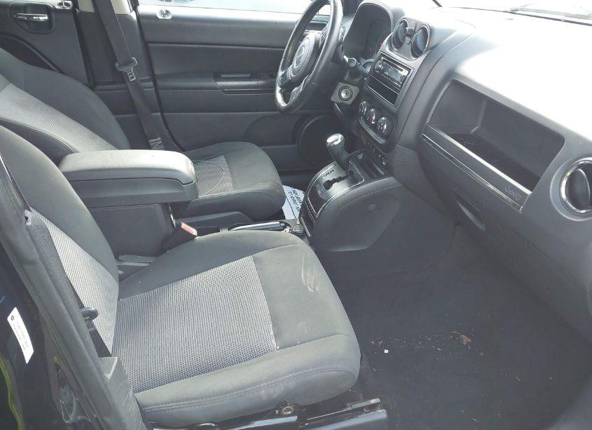 Photo 5 of 2011 Jeep Compass (VIN 1J4NT1FAXBD138718)