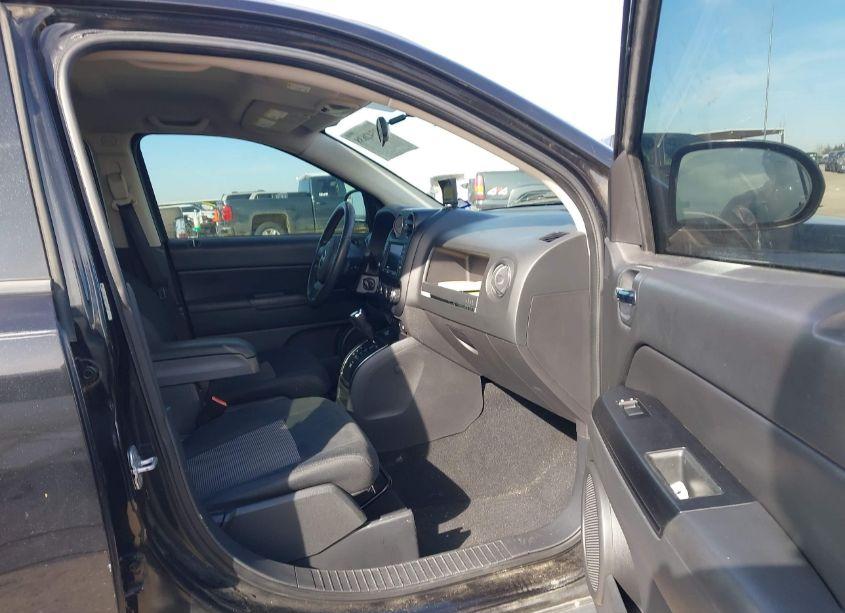 Photo 5 of 2011 Jeep Compass (VIN 1J4NT1FB2BD151424)