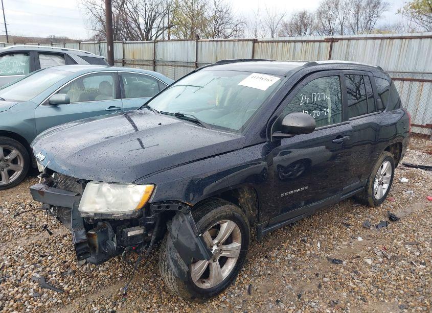 Photo 2 of 2011 Jeep Compass (VIN 1J4NT1FB2BD205188)