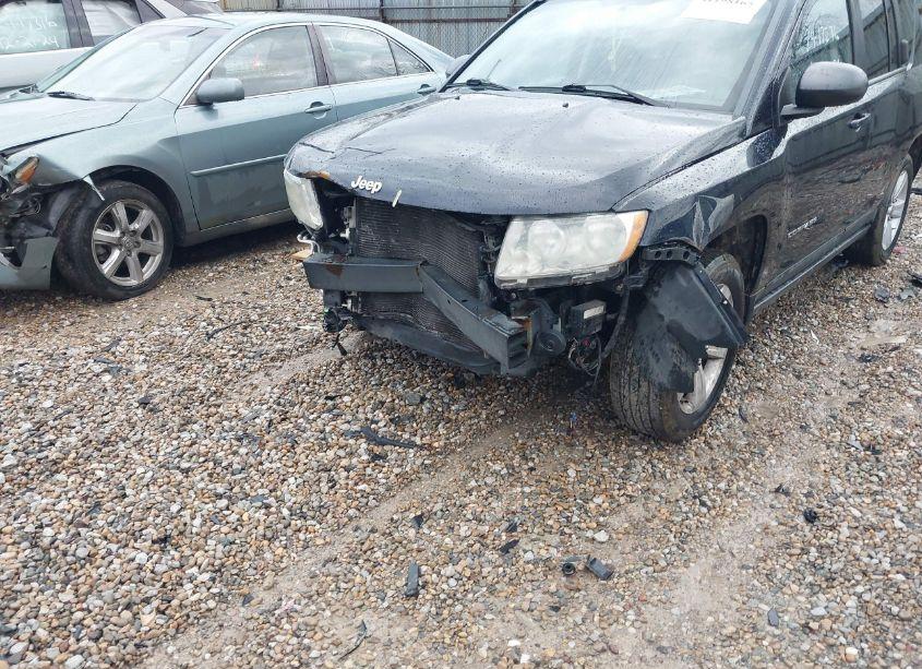 Photo 6 of 2011 Jeep Compass (VIN 1J4NT1FB2BD205188)