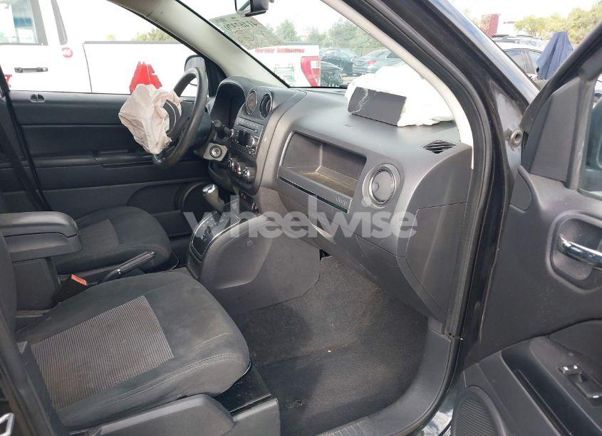 Photo 5 of 2011 Jeep Compass (VIN 1J4NT1FB3BD190393)