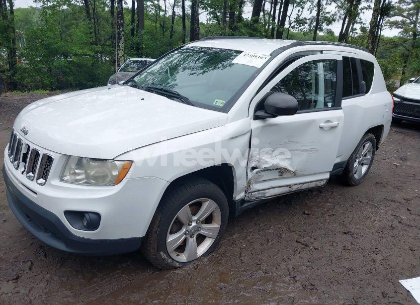 Photo 2 of 2011 Jeep Compass (VIN 1J4NT1FB4BD245580)