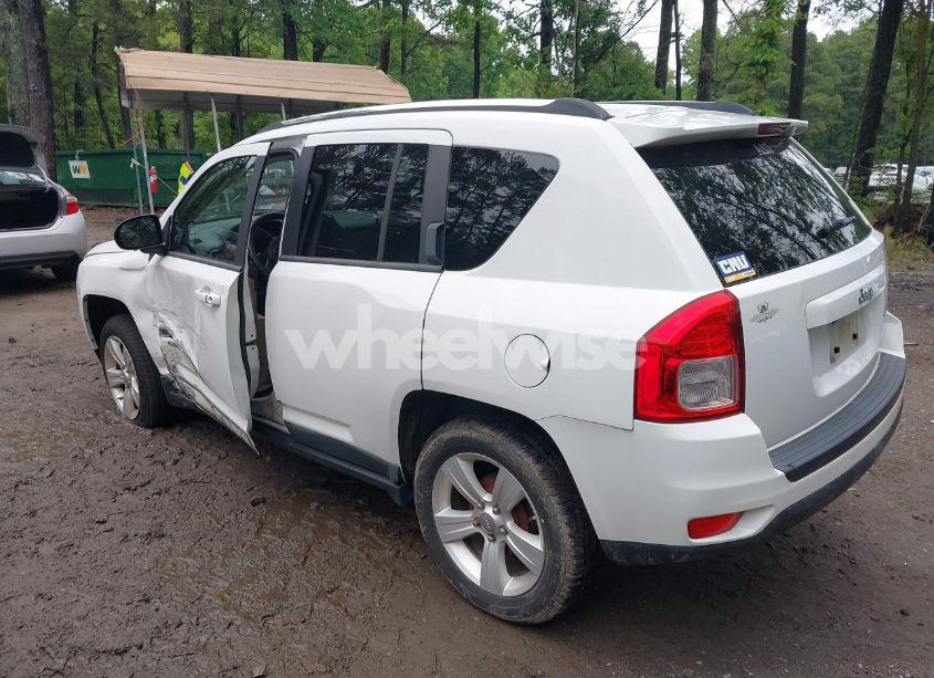 Photo 3 of 2011 Jeep Compass (VIN 1J4NT1FB4BD245580)