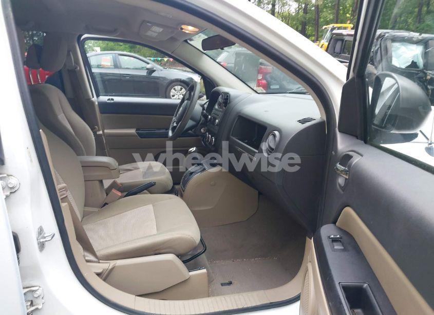 Photo 5 of 2011 Jeep Compass (VIN 1J4NT1FB4BD245580)