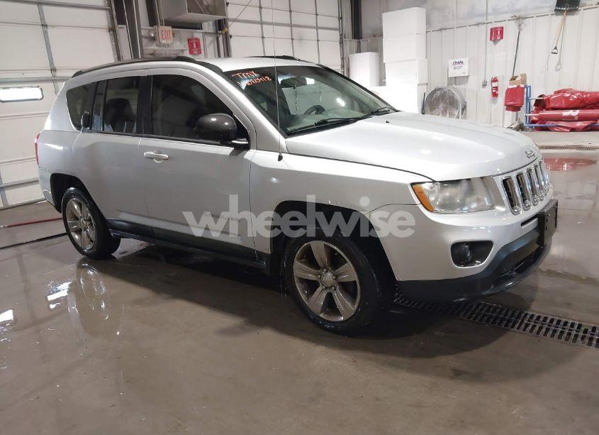2011 Jeep Compass (VIN 1J4NT1FB4BD260693) main photo