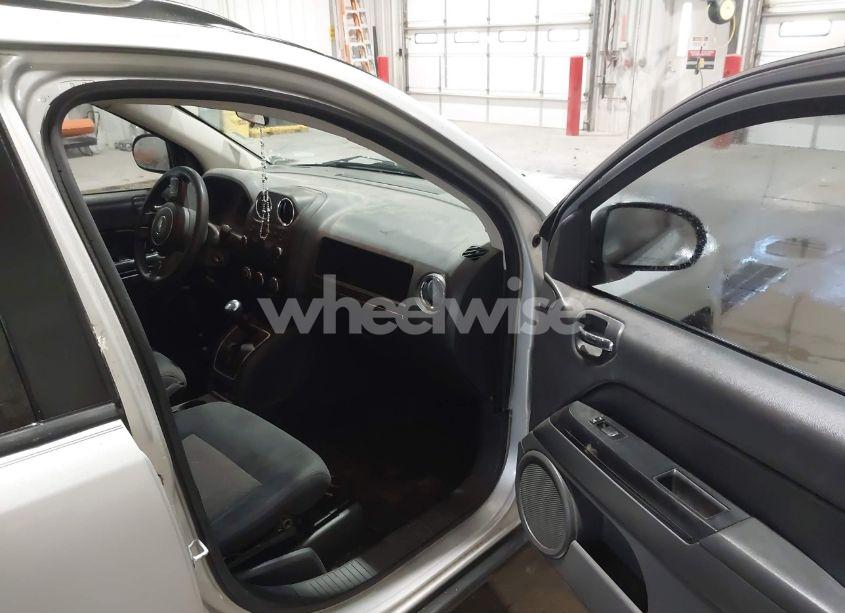 Photo 5 of 2011 Jeep Compass (VIN 1J4NT1FB4BD260693)