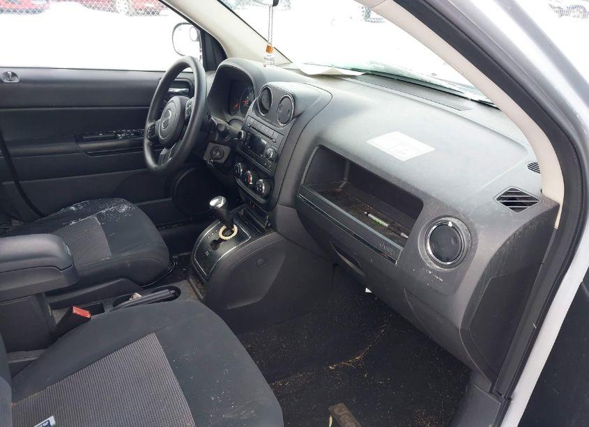 Photo 5 of 2011 Jeep Compass (VIN 1J4NT1FB5BD142457)