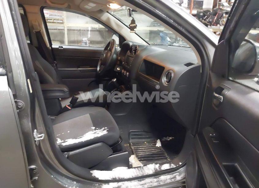 Photo 5 of 2011 Jeep Compass (VIN 1J4NT1FB5BD190346)