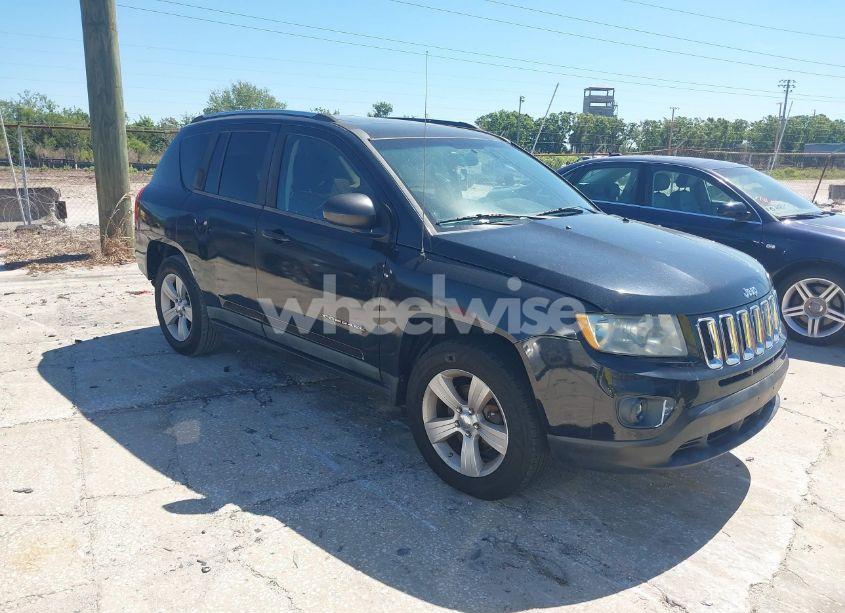 2011 Jeep Compass (VIN 1J4NT1FB6BD195524) main photo