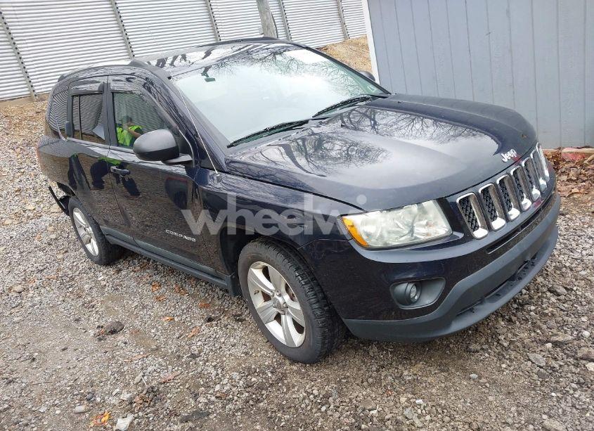2011 Jeep Compass (VIN 1J4NT1FB8BD194438) main photo