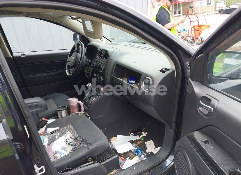 Photo 5 of 2011 Jeep Compass (VIN 1J4NT1FB8BD194438)