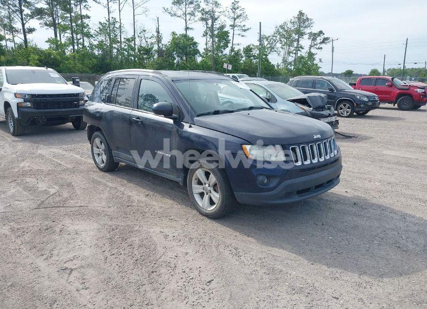 2011 Jeep Compass (VIN 1J4NT1FBXBD151512) main photo