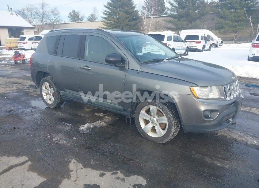 2011 Jeep Compass (VIN 1J4NT1FBXBD203947) main photo