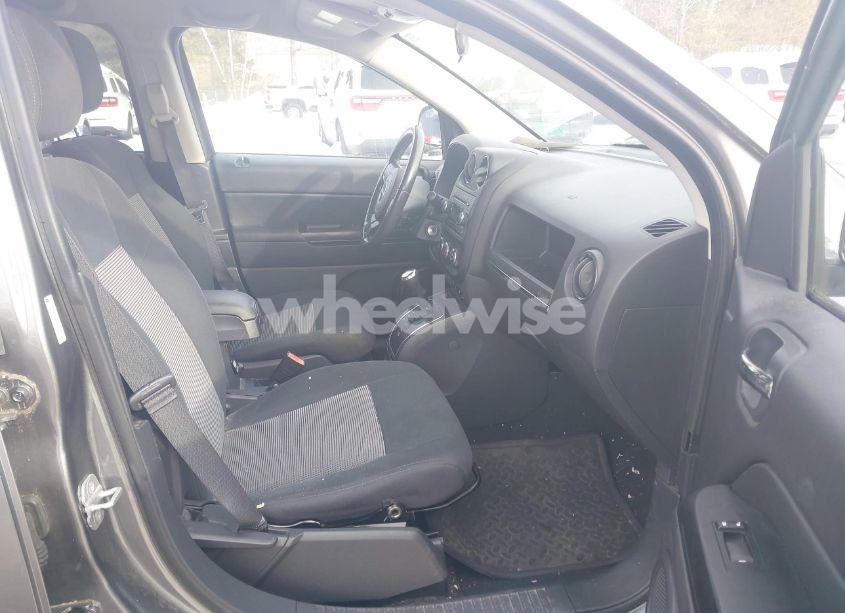 Photo 5 of 2011 Jeep Compass (VIN 1J4NT1FBXBD203947)