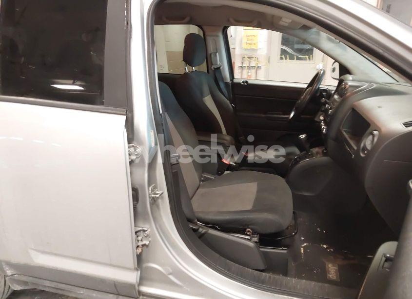 Photo 5 of 2011 Jeep Compass (VIN 1J4NT1FBXBD260990)