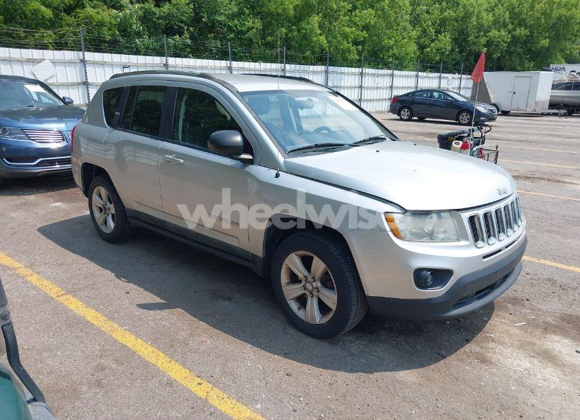 2011 Jeep Compass (VIN 1J4NT1FBXBD290734) main photo