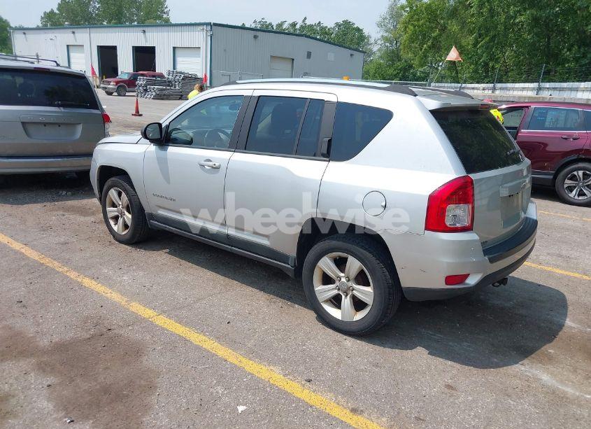Photo 3 of 2011 Jeep Compass (VIN 1J4NT1FBXBD290734)